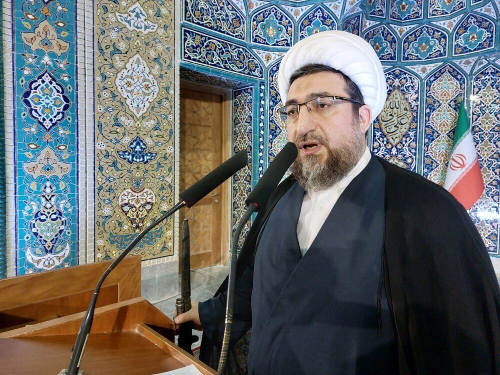 امام جمعه تبریز: مردم ما همچون دشمن به فکر فرار به پناهگاه‌ها نیستند