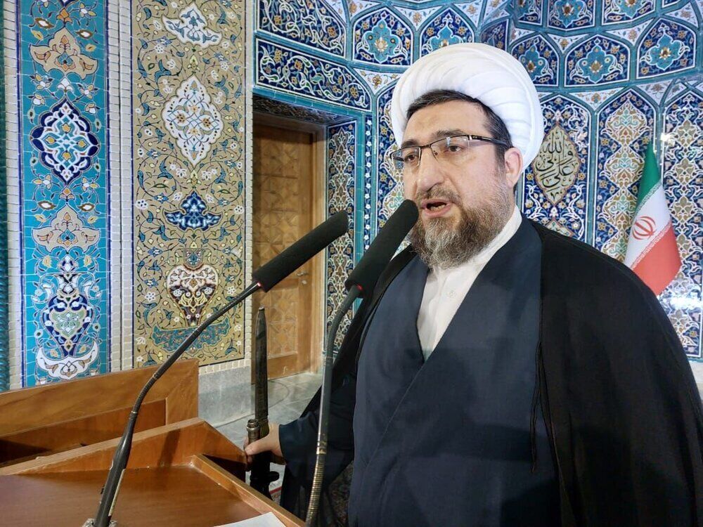 امام جمعه تبریز: مردم ما همچون دشمن به فکر فرار به پناهگاه‌ها نیستند