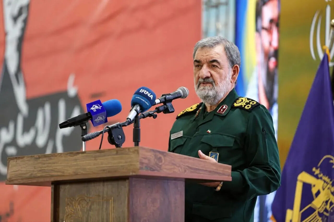 دبیر شورای عالی امنیت ملی: تا زمانی که شروط ایران محقق نشود، هیچ مذاکره‌ای در کار نخواهد بود/ با سیگنال‌های متناقض ترامپ حواستان پرت نشود