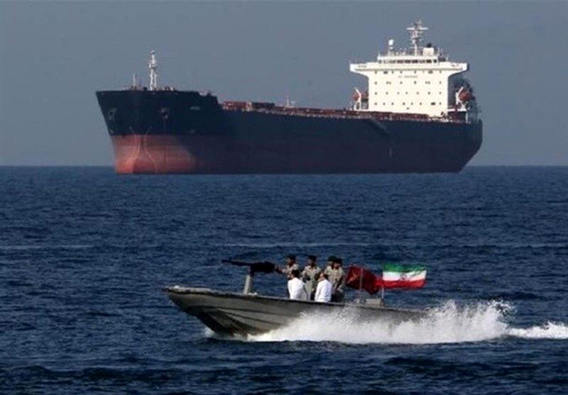 ارتش: با وجود تهدیدات متعدد نیروی دریایی آمریکا، نفتکش ایرانی «سیلی سیتی» وارد آب‌های سرزمینی ایران شد