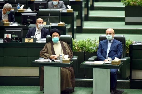 مجلس سهم‌خواه دولتی است که تلنبار مشکلات را بر عهده گرفته