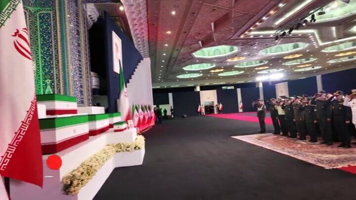 کدام فرماندهان ارشد نیروهای مسلح برای وداع با پیکر رهبر شهید به مصلی تهران رفتند؟