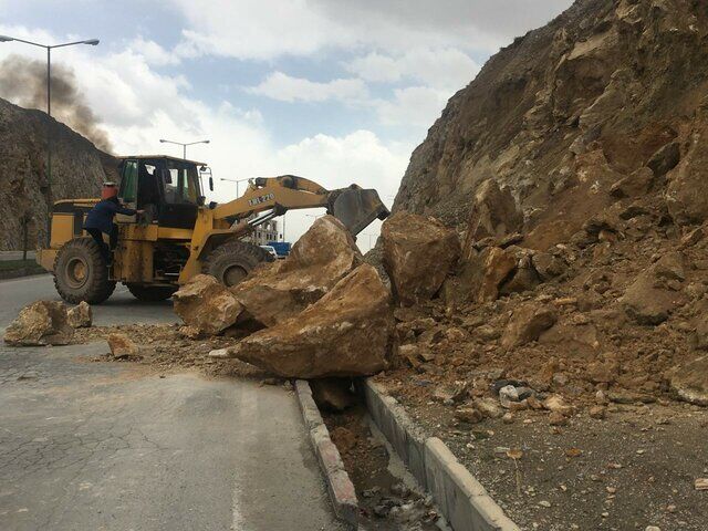 بازگشایی آزادراه قزوین - رشت پس از رفع ریزش کوه