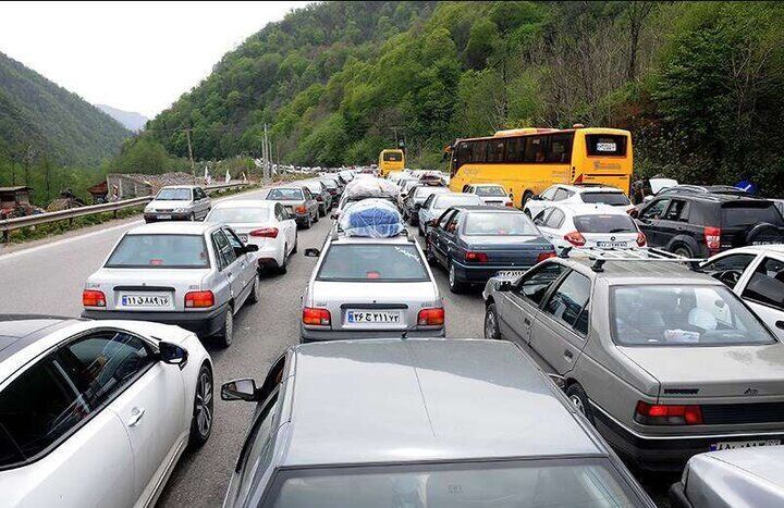 کاهش حجم ترافیک جاده‌ای؛ هراز دو طرفه شد