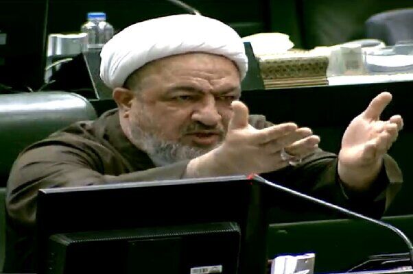 سخنگوی قوه قضائیه: بیش از ۶۰ فقره سابقه شکایت و ۲۵ مورد قرار مجرمیت و جلب به دادرسی از حمید رسایی وجود دارد/ در پرونده اخیر، او از فرصت صلح و سازش استفاده نکرد/ او به تحمل ۱۰ ماه حبس محکوم شده که قسمت اعاده حیثیت هنوز انجام نشده