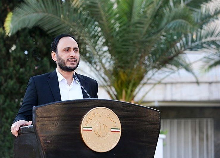 هر فرد و سازمانی که مشکل اقتصادی دارد، از جیبش هزینه کند، از کیش و قشم حرف نزند