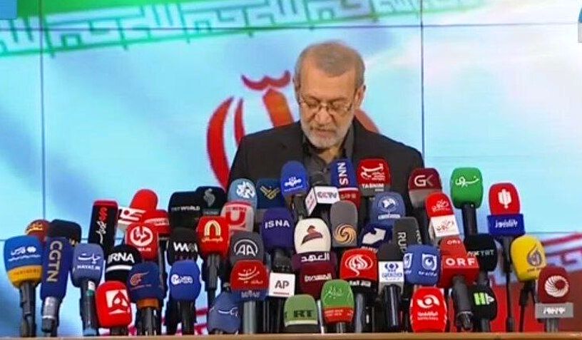 لاریجانی در وزارت کشور: حل مسئله تحریم‌ها جزو اولویت‌های دیپلماسی ما است/  بنیۀ دفاعی قوی برای نیروهای مسلح باتوجه به شرایط منطقه مدنظر است