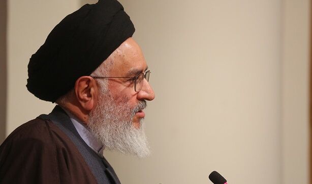 مظهر کامل معروف نقد قدرت حاکمه است؛ نه دخالت در حریم خصوصی شهروندان