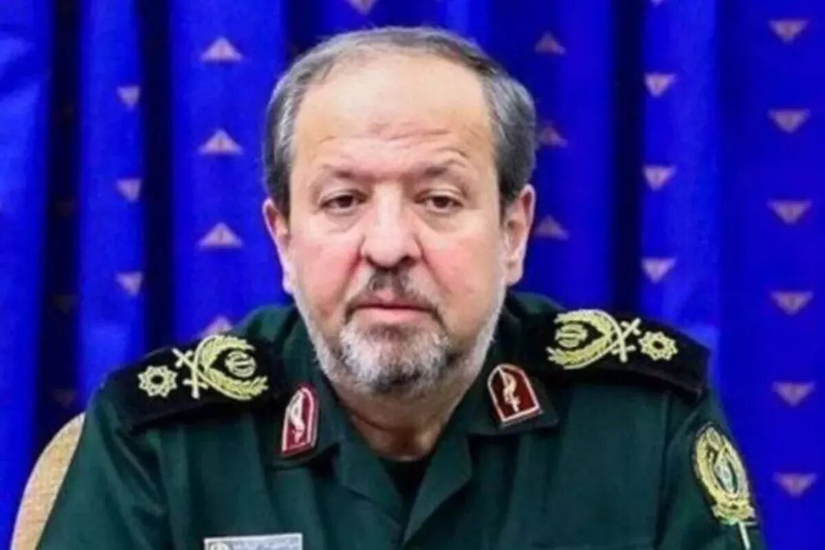سرپرست وزارت دفاع: باید همیشه یک گام جلوتر از دشمن حرکت کنیم